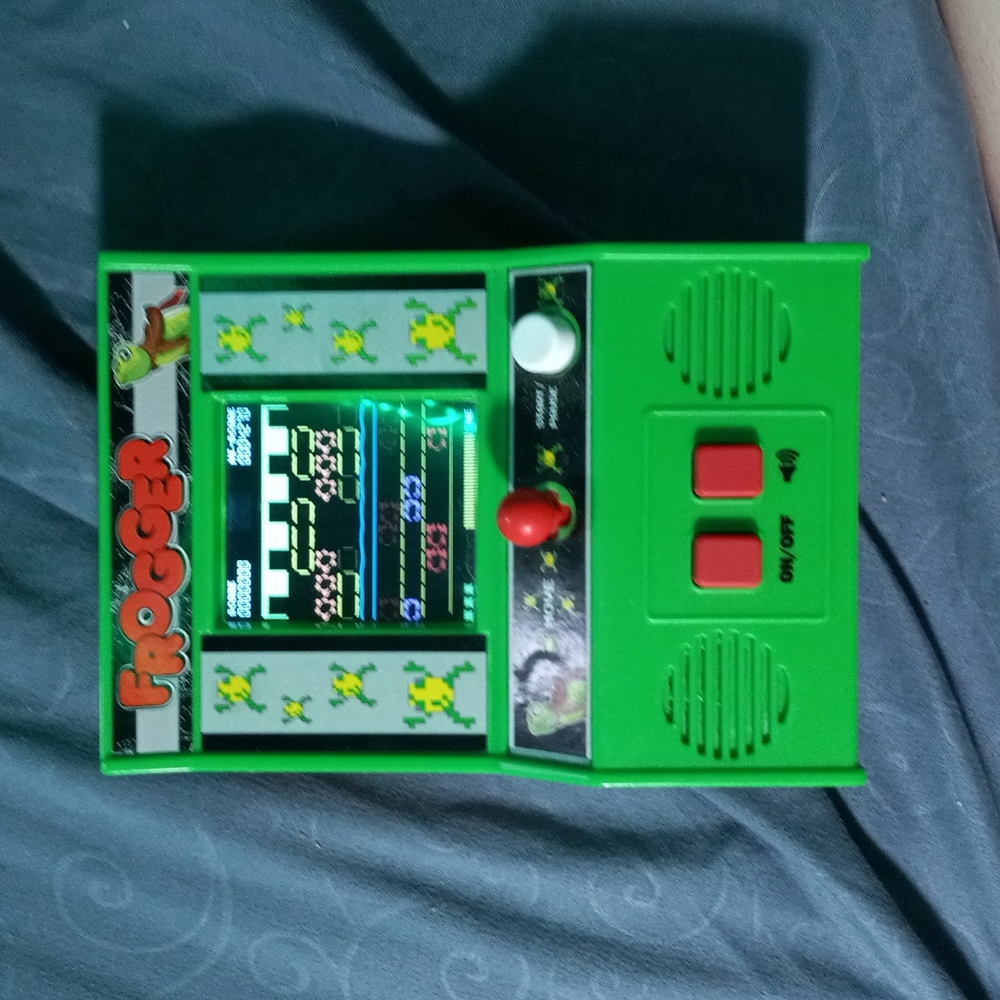 Working Vintage Retro Mini Frogger Game